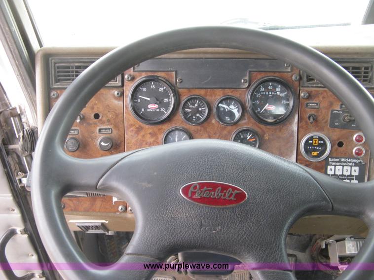 image for item J2976 2001 Peterbilt 330 service truck