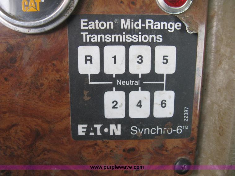 image for item J2976 2001 Peterbilt 330 service truck