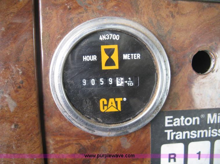 image for item J2976 2001 Peterbilt 330 service truck