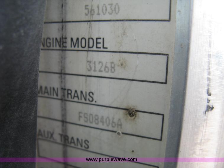 image for item J2976 2001 Peterbilt 330 service truck