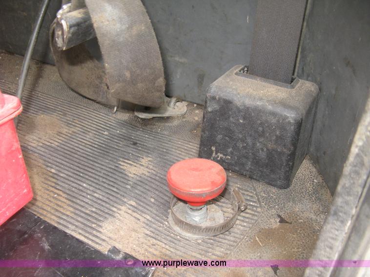 image for item J2976 2001 Peterbilt 330 service truck