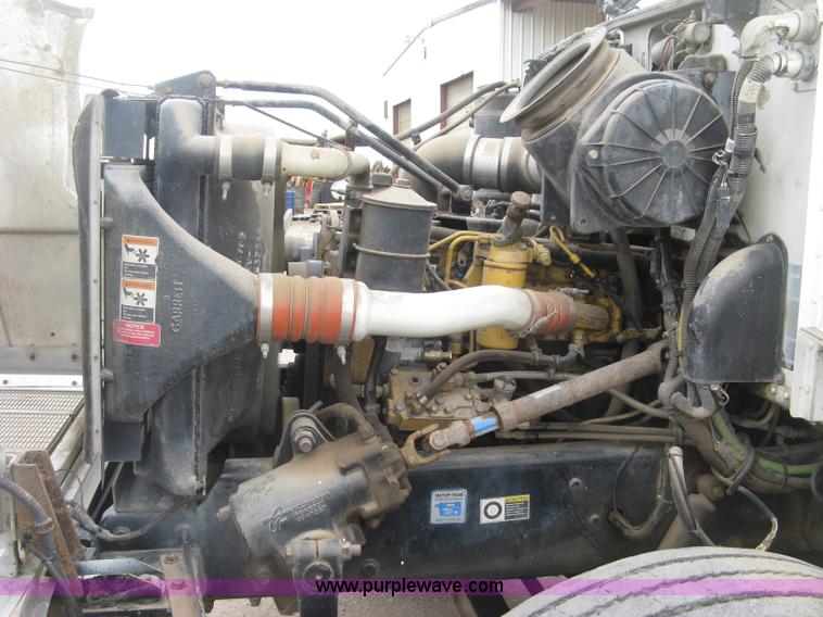 image for item J2976 2001 Peterbilt 330 service truck