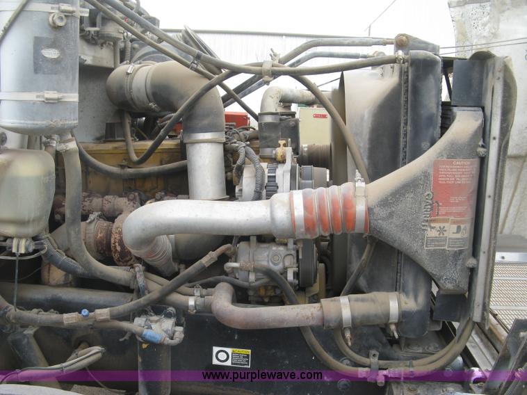 image for item J2976 2001 Peterbilt 330 service truck