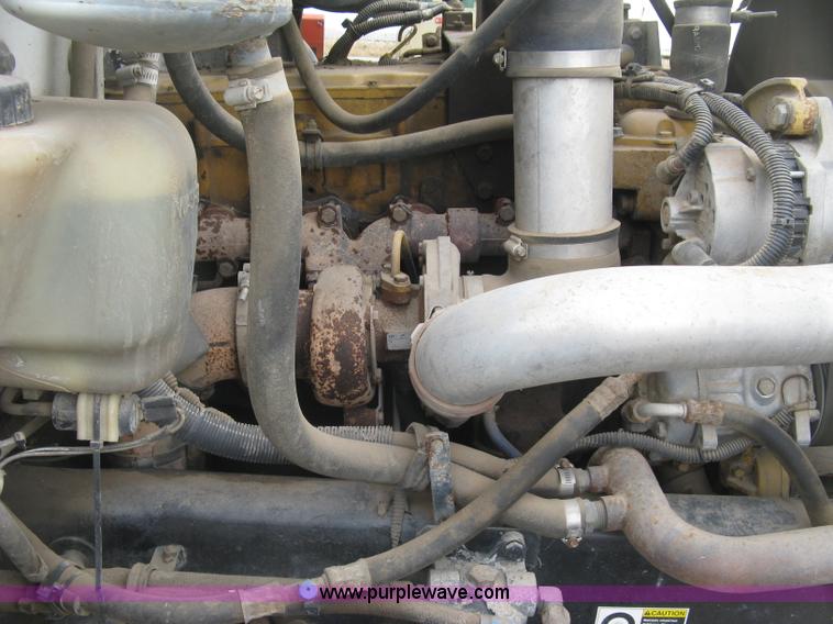 image for item J2976 2001 Peterbilt 330 service truck