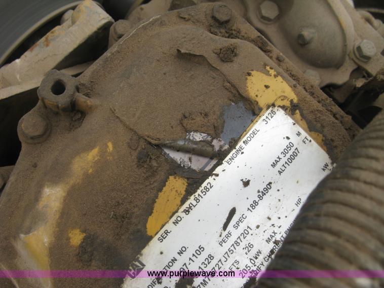 image for item J2976 2001 Peterbilt 330 service truck