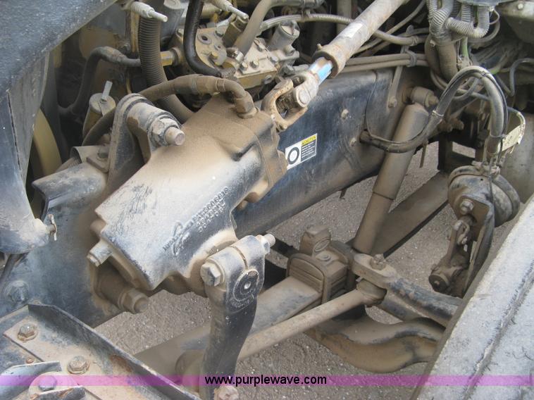 image for item J2976 2001 Peterbilt 330 service truck