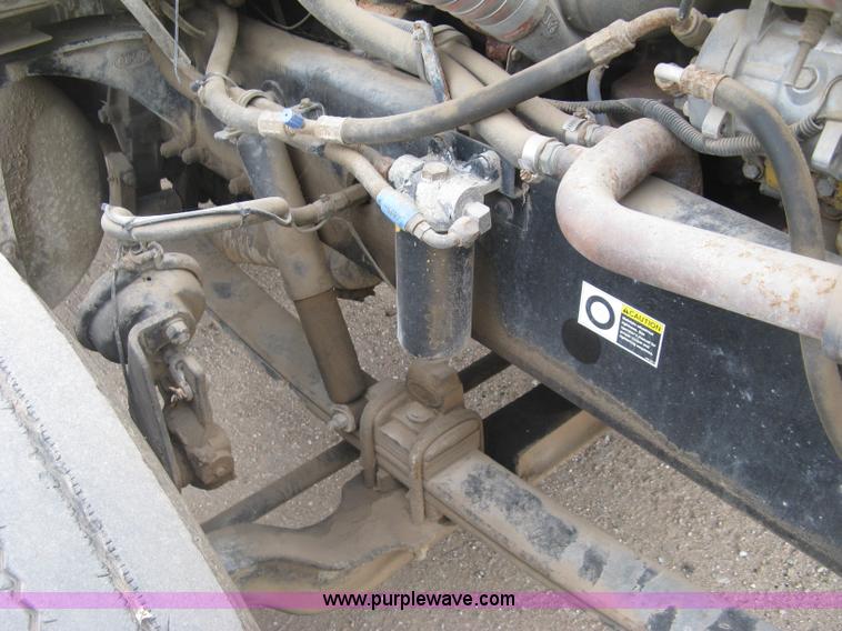 image for item J2976 2001 Peterbilt 330 service truck