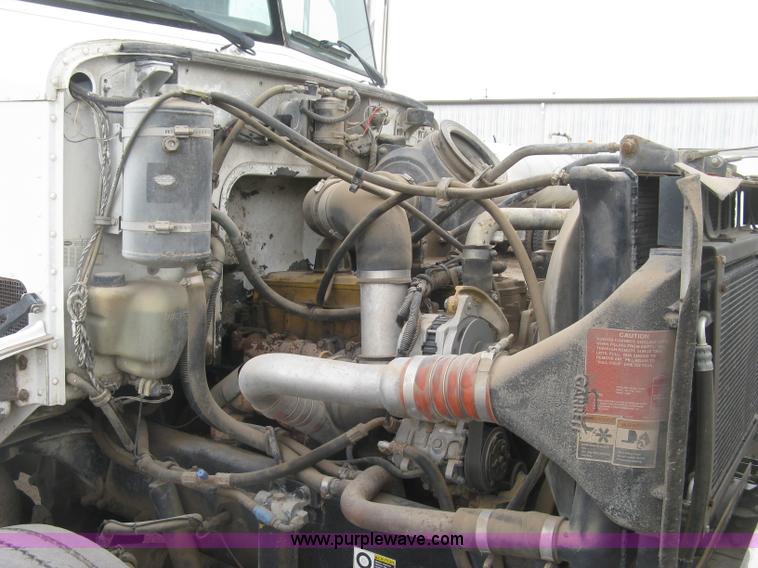 image for item J2976 2001 Peterbilt 330 service truck