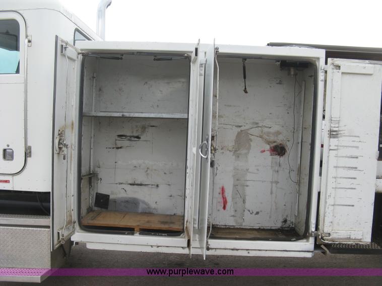 image for item J2976 2001 Peterbilt 330 service truck