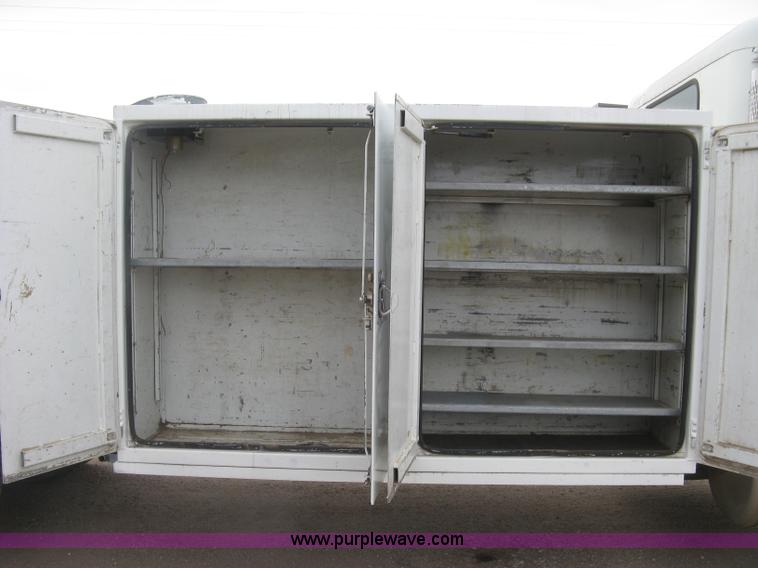 image for item J2976 2001 Peterbilt 330 service truck