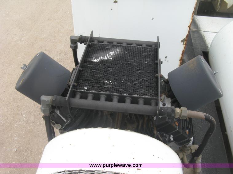 image for item J2976 2001 Peterbilt 330 service truck