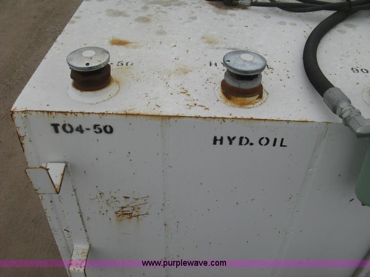 image for item J2976 2001 Peterbilt 330 service truck