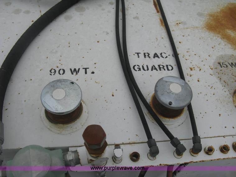 image for item J2976 2001 Peterbilt 330 service truck