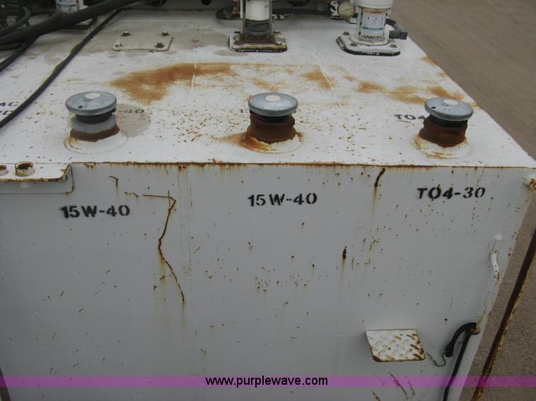 image for item J2976 2001 Peterbilt 330 service truck