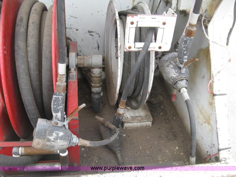 image for item J2976 2001 Peterbilt 330 service truck