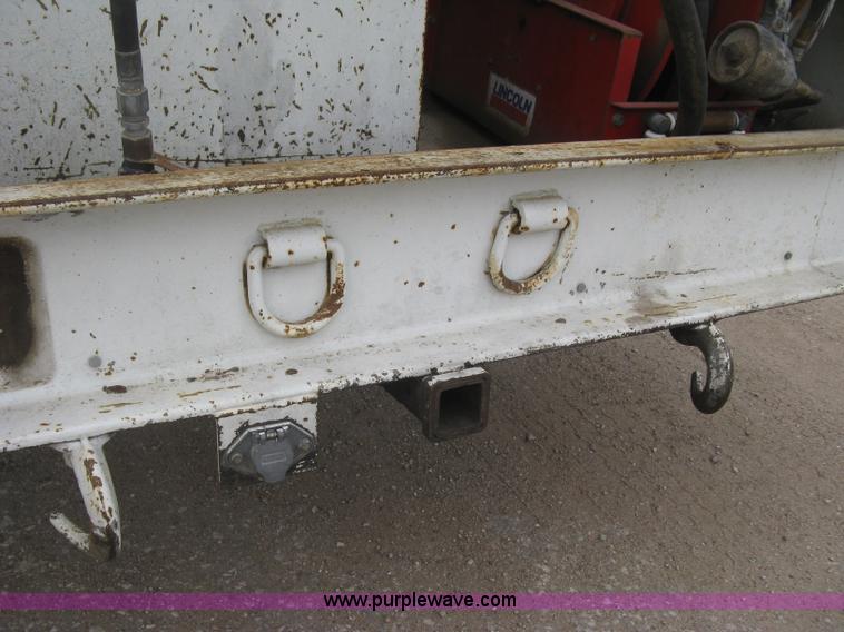 image for item J2976 2001 Peterbilt 330 service truck