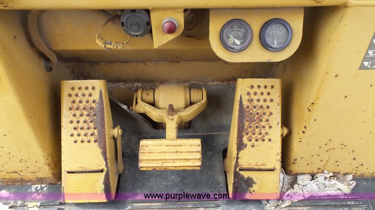 image for item J4523 1987 Caterpillar 943 track loader