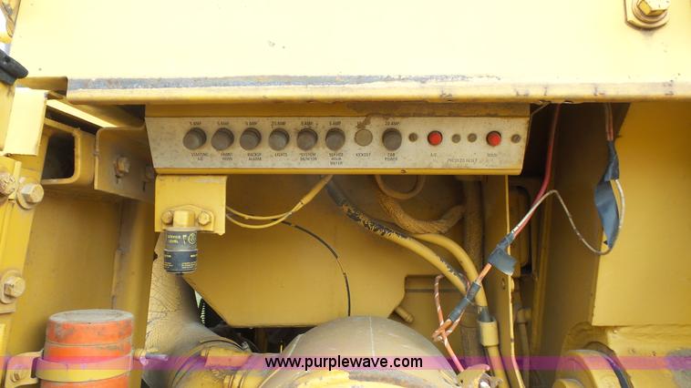 image for item J4523 1987 Caterpillar 943 track loader