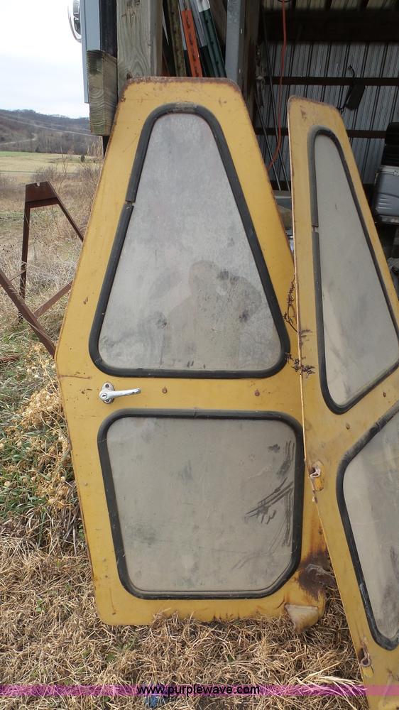 image for item J4523 1987 Caterpillar 943 track loader