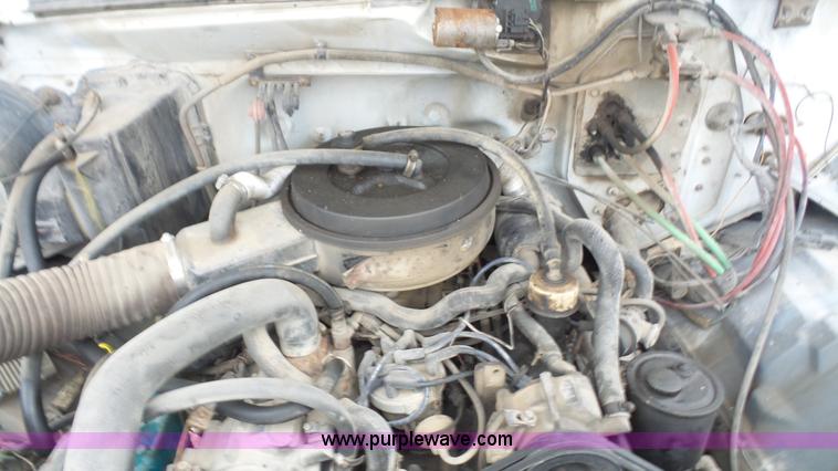 image for item J4611 1989 Ford F700 oil distributor truck