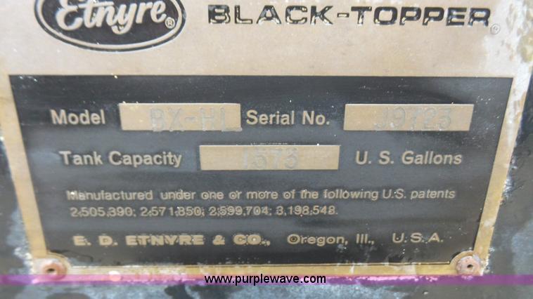 image for item J4611 1989 Ford F700 oil distributor truck