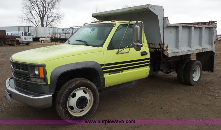 image for item J4618 2000 Chevrolet 3500 dump bed pickup truck