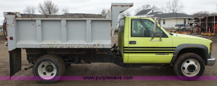image for item J4618 2000 Chevrolet 3500 dump bed pickup truck