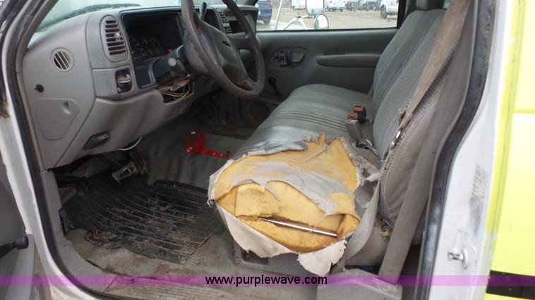 image for item J4618 2000 Chevrolet 3500 dump bed pickup truck