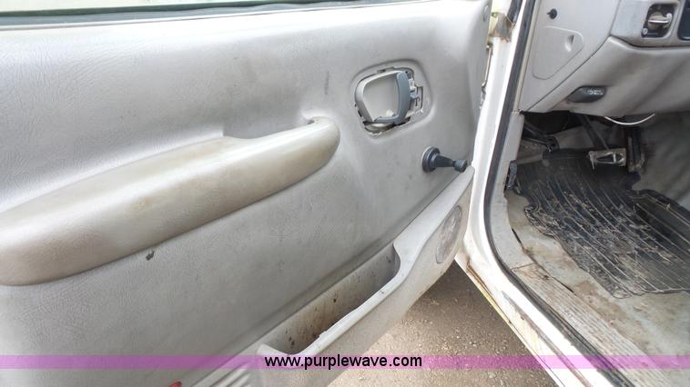 image for item J4618 2000 Chevrolet 3500 dump bed pickup truck