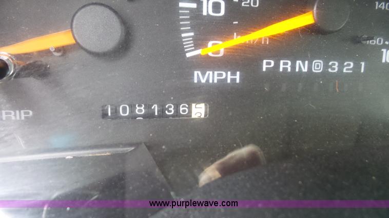 image for item J4618 2000 Chevrolet 3500 dump bed pickup truck