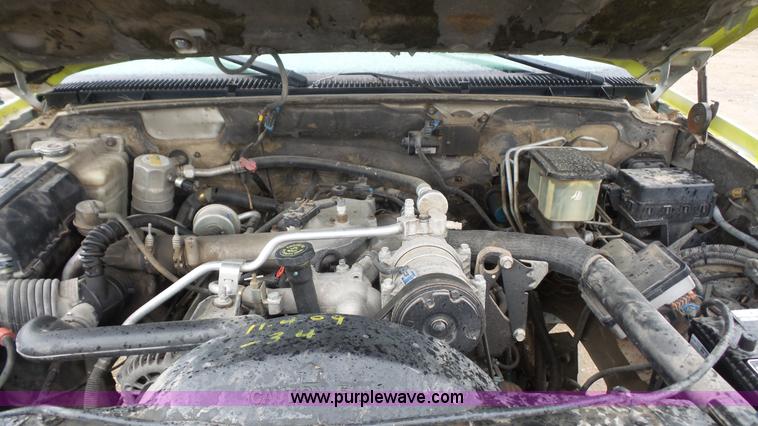 image for item J4618 2000 Chevrolet 3500 dump bed pickup truck