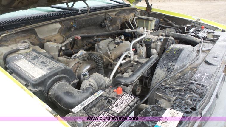 image for item J4618 2000 Chevrolet 3500 dump bed pickup truck