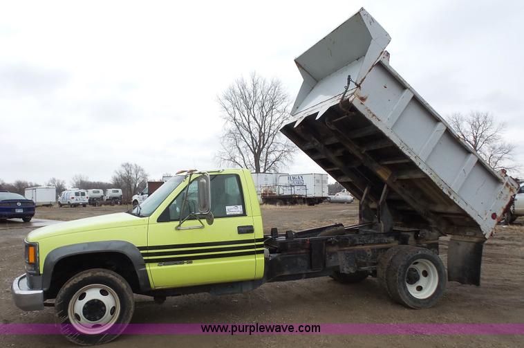 image for item J4618 2000 Chevrolet 3500 dump bed pickup truck
