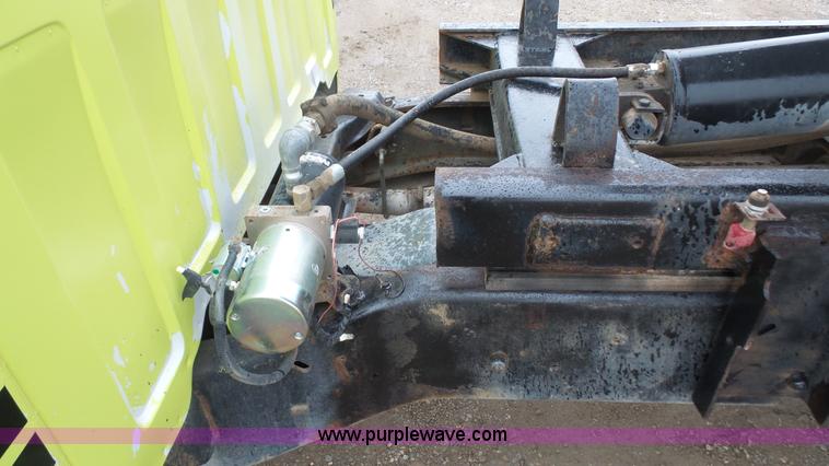 image for item J4618 2000 Chevrolet 3500 dump bed pickup truck