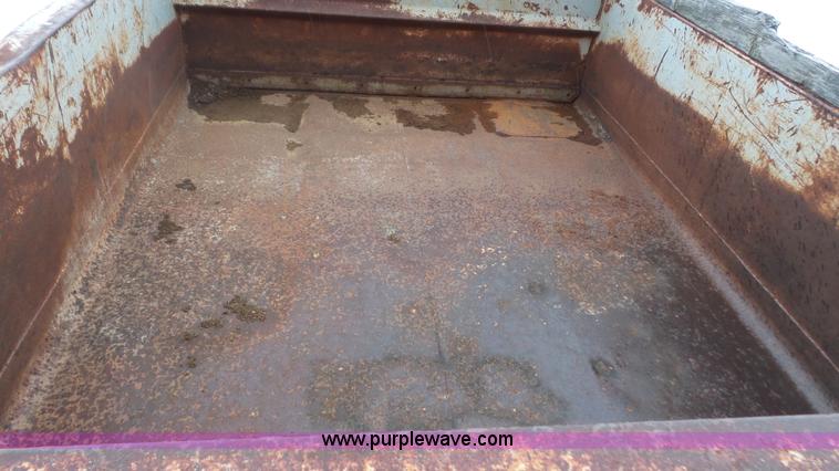 image for item J4618 2000 Chevrolet 3500 dump bed pickup truck