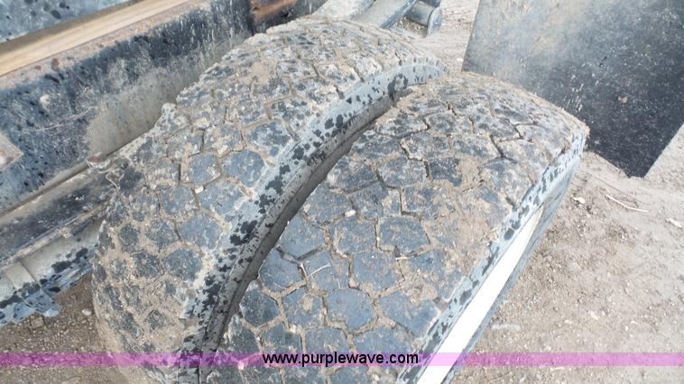 image for item J4618 2000 Chevrolet 3500 dump bed pickup truck