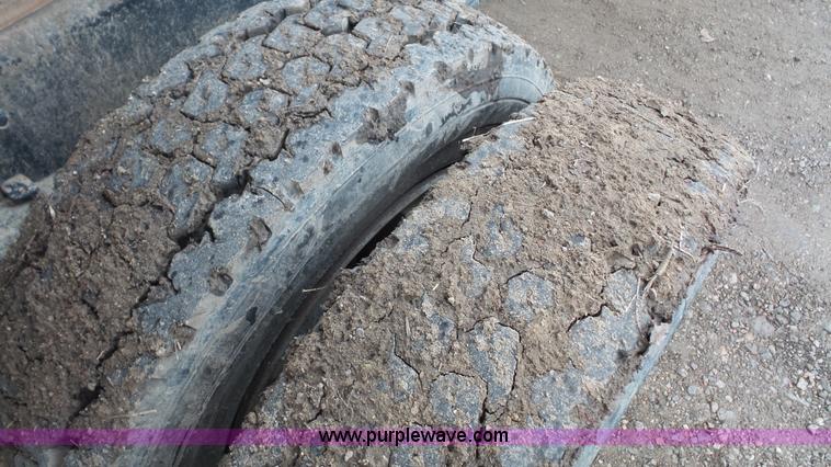 image for item J4618 2000 Chevrolet 3500 dump bed pickup truck