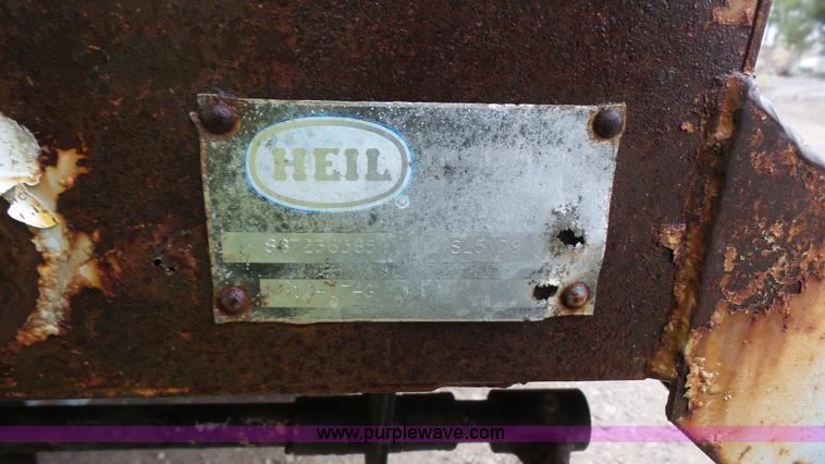 image for item J4618 2000 Chevrolet 3500 dump bed pickup truck