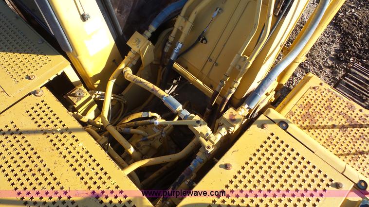 image for item J4619 1998 Caterpillar 320BL excavator