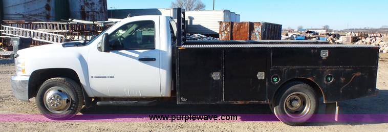 image for item J4620 2008 Chevrolet Silverado 3500HD utility truck