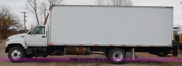 image for item J6310 2000 GMC C7500 service truck