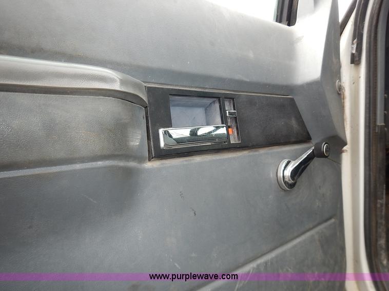 image for item J6310 2000 GMC C7500 service truck