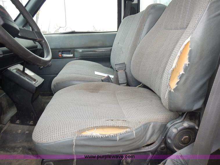 image for item J6310 2000 GMC C7500 service truck