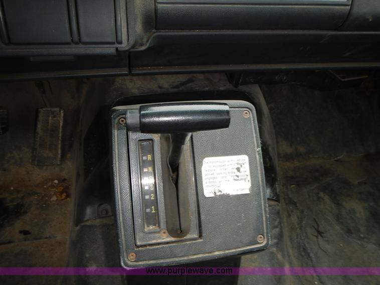 image for item J6310 2000 GMC C7500 service truck