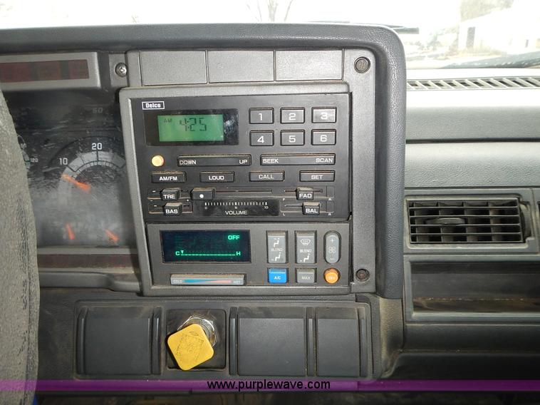 image for item J6310 2000 GMC C7500 service truck