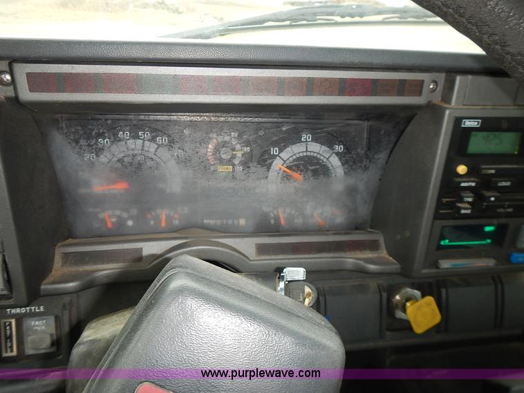 image for item J6310 2000 GMC C7500 service truck