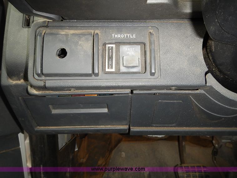 image for item J6310 2000 GMC C7500 service truck