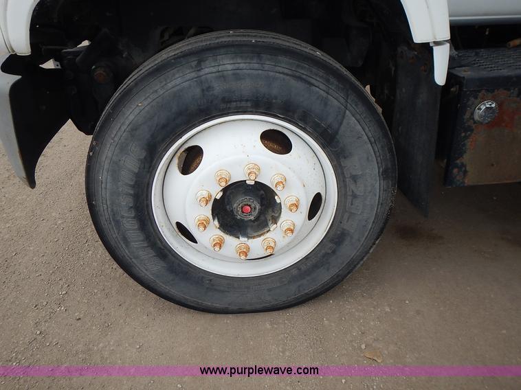 image for item J6310 2000 GMC C7500 service truck