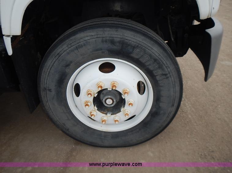 image for item J6310 2000 GMC C7500 service truck