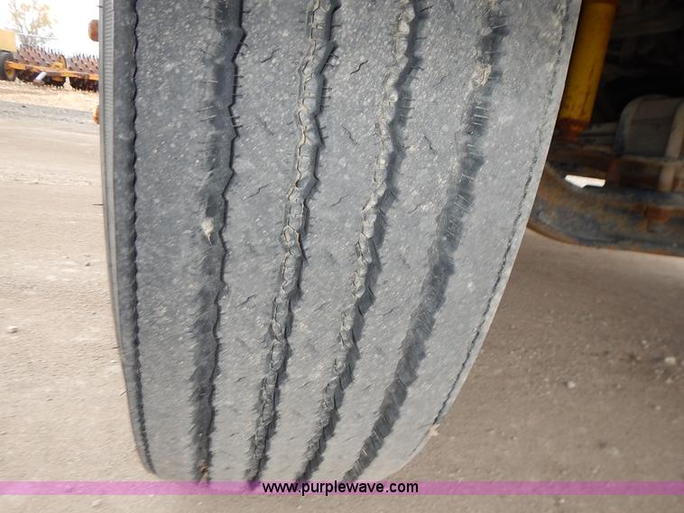 image for item J6310 2000 GMC C7500 service truck